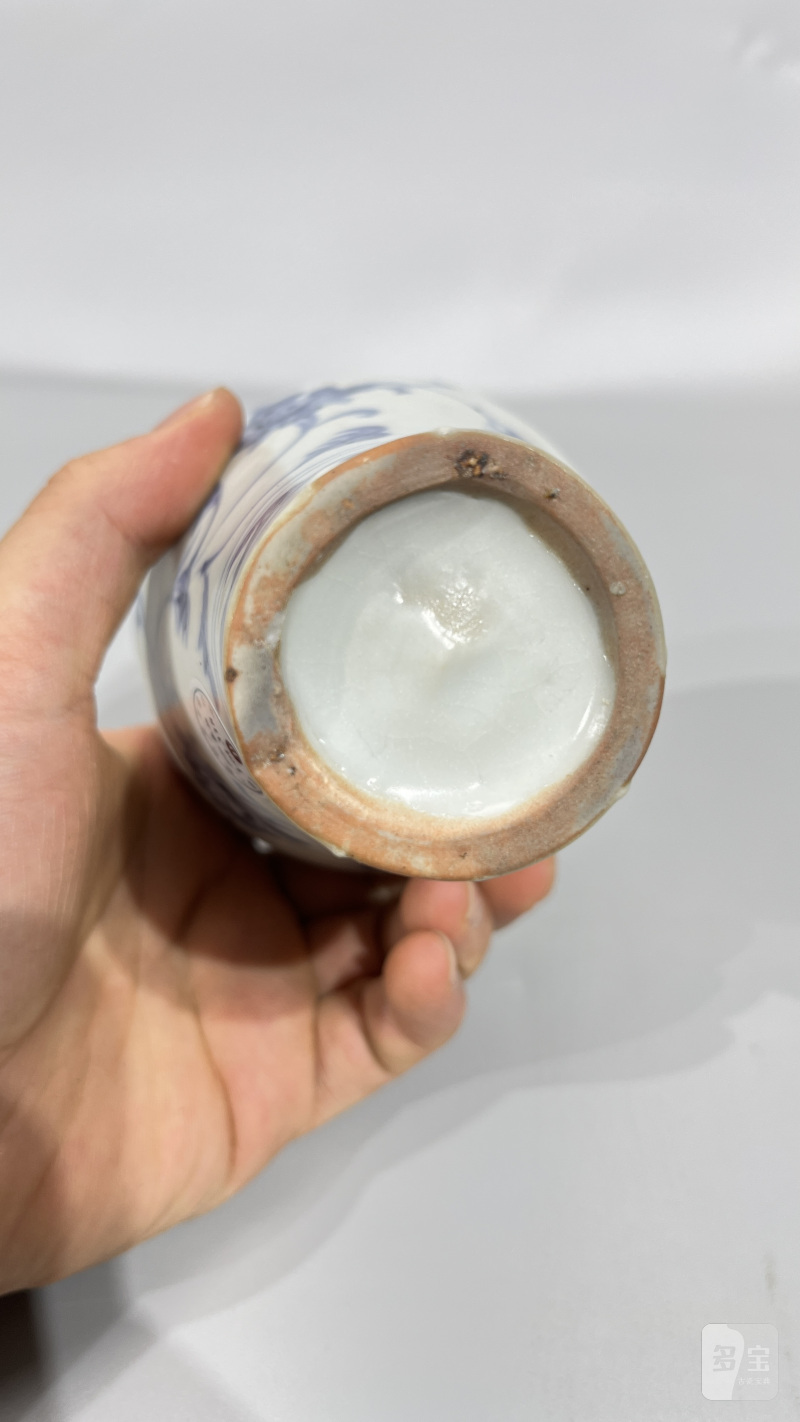 明洪武 青花缠枝牡丹纹梅瓶 - 图9